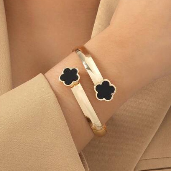 Gold plated Jewelry - Gold and Black Flower Bangle Bracelet